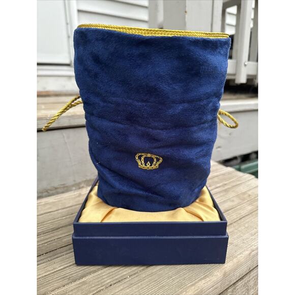 Crown Royal Bottle (Empty) with Original Box and Velvet Bag - Picture 2 of 7